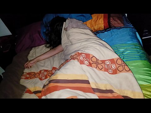 ❤️ 继子在年轻的继母睡觉时责骂她 Fucking video❤